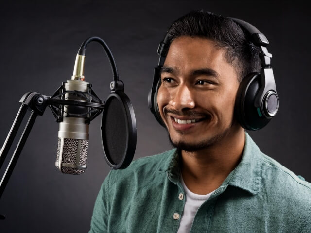 商品紹介映像の英語ナレーター派遣(スタジオ収録)