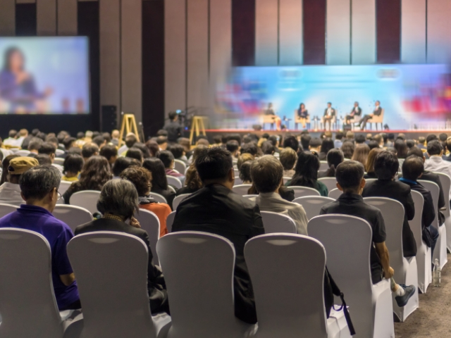 カンファレンス・学術会議の司会MC依頼・出張派遣のイメージ画像